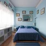 Simon Holiday House